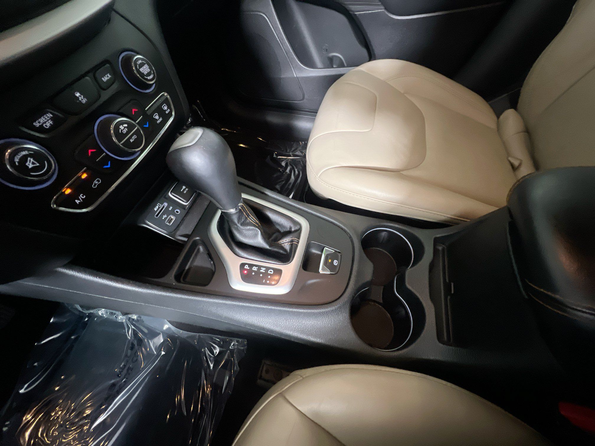 Used 2016 Jeep Cherokee Limited FWD image 25