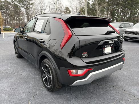 Used 2023 Kia Niro LX image 5