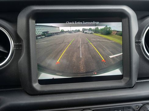 Used 2022 Jeep Wrangler Unlimited Sahara w/ LED Lighting Group AWD/4WD image 19