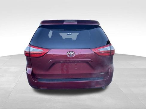 Used 2015 Toyota Sienna XLE image 20