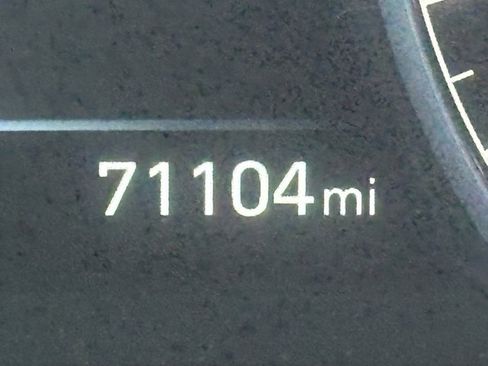 Used 2017 Genesis G90 3.3T Premium image 11