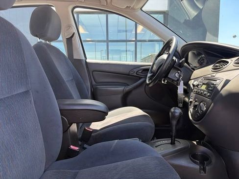 Used 2001 Ford Focus SE FWD image 8
