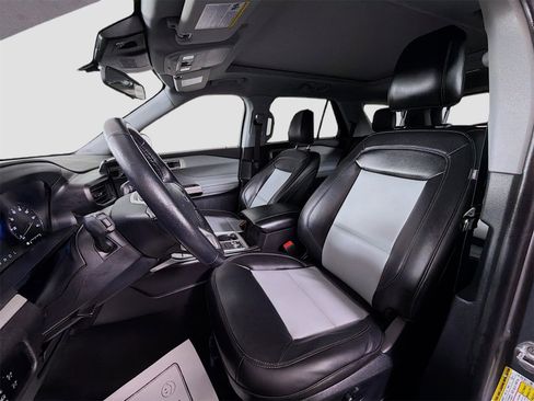 Used 2023 Ford Explorer XLT w/ Equipment Group 202A image 12