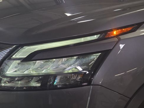 Used 2025 Nissan Pathfinder SV FWD image 29
