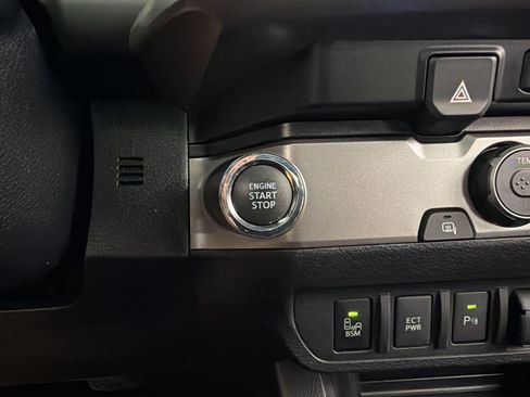 Used 2021 Toyota Tacoma Limited RWD image 17
