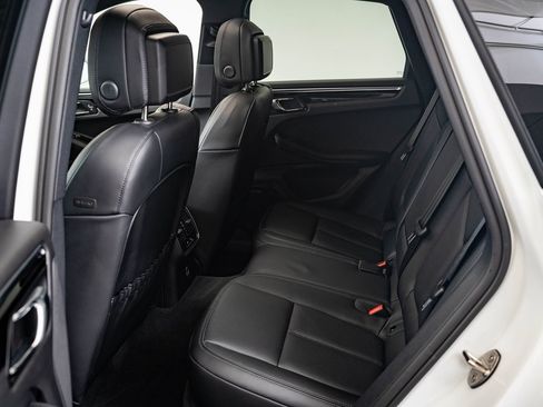 Certified 2024 Porsche Macan image 35