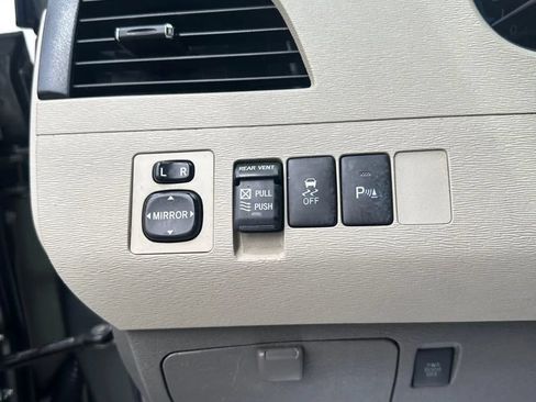 Used 2011 Toyota Sienna XLE w/ XLE Navigation Pkg FWD image 6
