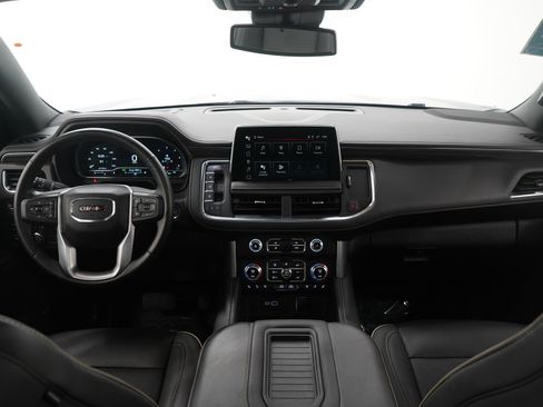 Used 2023 GMC Yukon XL SLT w/ SLT Premium Package image 16