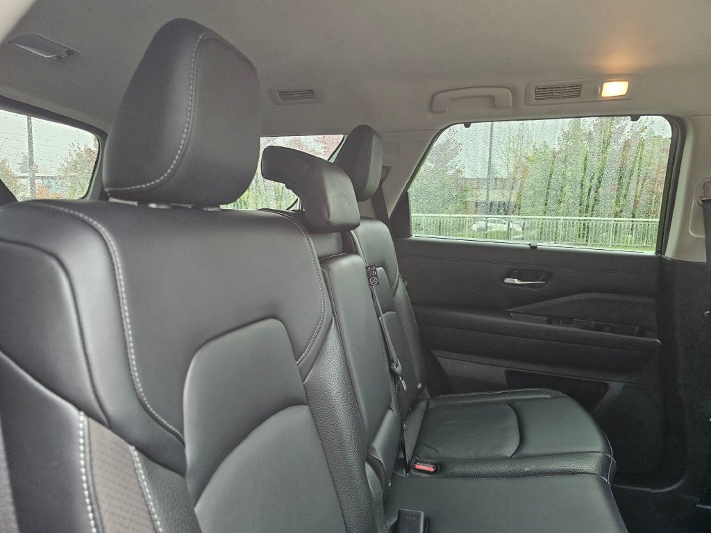 Used 2022 Nissan Pathfinder SL AWD/4WD image 13