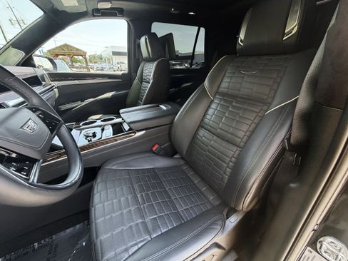 Used 2025 Cadillac Escalade Sport Platinum AWD/4WD image 15