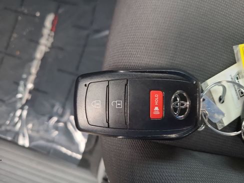 Used 2024 Toyota Tacoma TRD Sport image 28