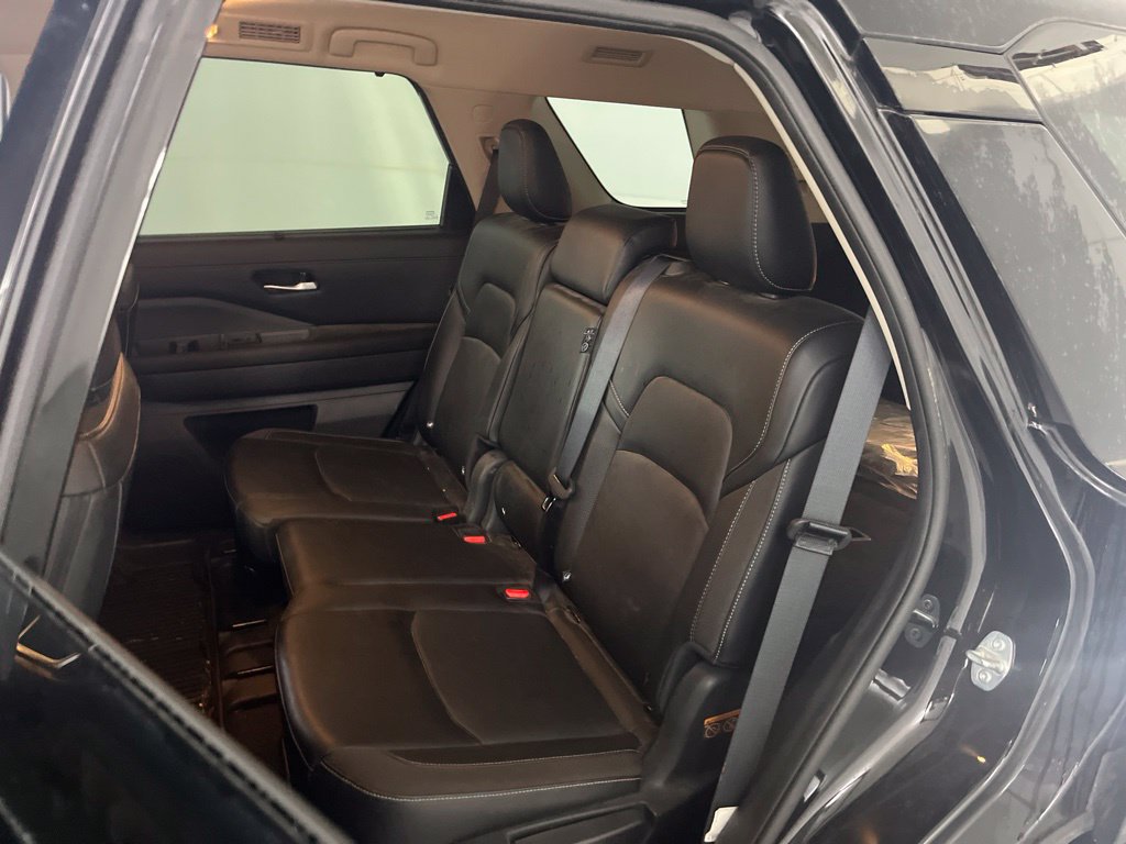 Used 2024 Nissan Pathfinder SL AWD/4WD image 21