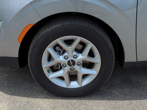 Certified 2025 Kia Soul LX w/ LX Technology Package FWD image 11