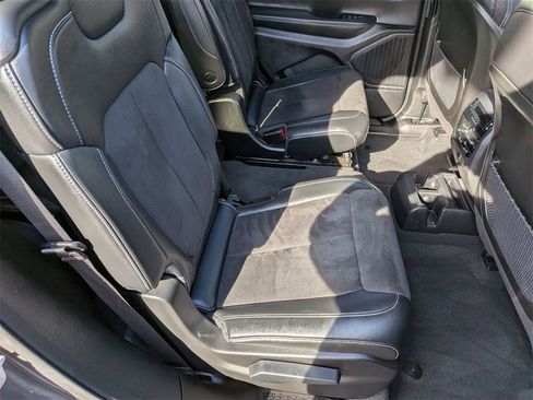 Used 2023 Jeep Grand Cherokee L Laredo image 22