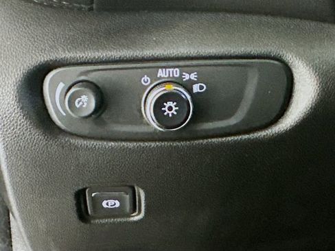 Used 2020 Chevrolet Blazer LT FWD image 12