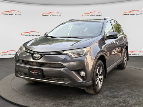 Used 2018 Toyota RAV4 XLE AWD/4WD image 1