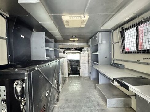 Used 2009 Chevrolet Express 3500 RWD image 22