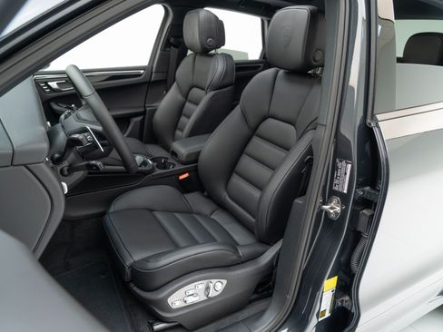 Used 2026 Porsche Macan AWD/4WD image 5