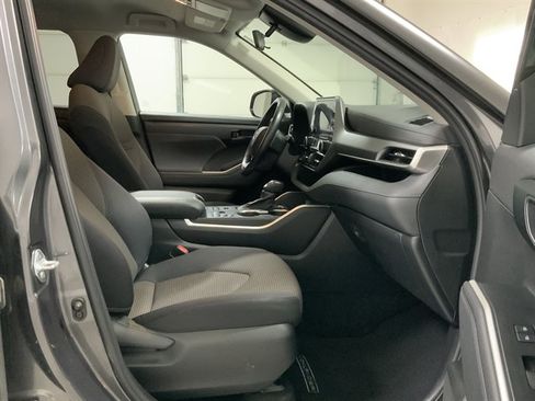 Used 2023 Toyota Highlander LE AWD/4WD image 15