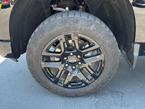 Used 2023 Chevrolet Silverado 1500 LT Trail Boss w/ LT Trail Boss Premium Package AWD/4WD image 11