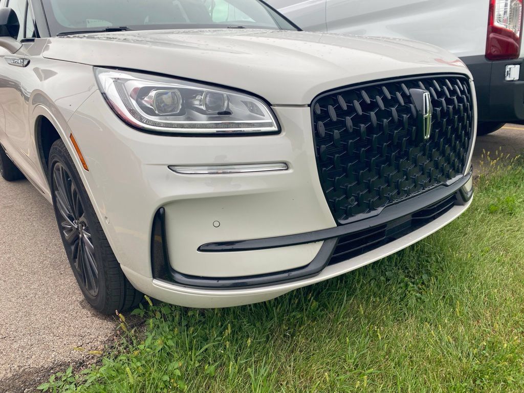 Used 2023 Lincoln Corsair Reserve w/ Equipment Group 202A AWD/4WD image 5
