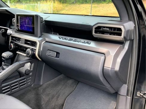 Used 2024 Toyota Tacoma SR5 AWD/4WD image 15