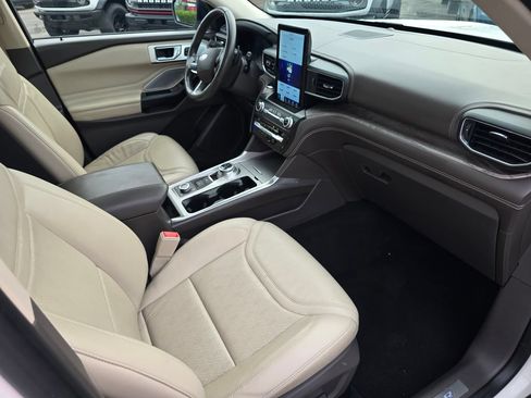 Certified 2020 Ford Explorer Platinum w/ Premium Technology Package AWD/4WD image 14