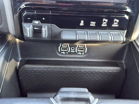 Used 2023 RAM 1500 Laramie image 32