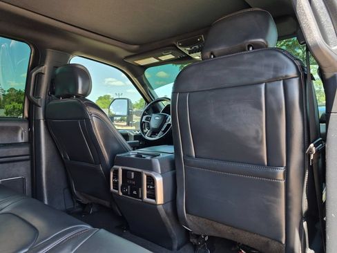 Used 2022 Ford F350 Platinum w/ Tremor Off-Road Package AWD/4WD image 49