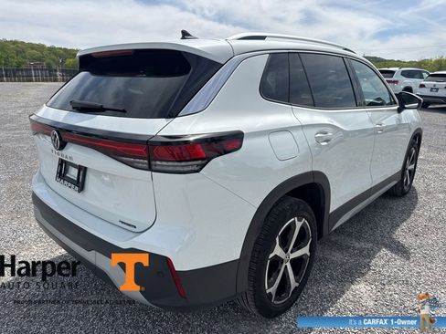 Used 2025 Volkswagen Tiguan SE w/ Panoramic Sunroof Package image 5