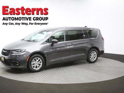 Used 2023 Chrysler Pacifica Touring-L image 56