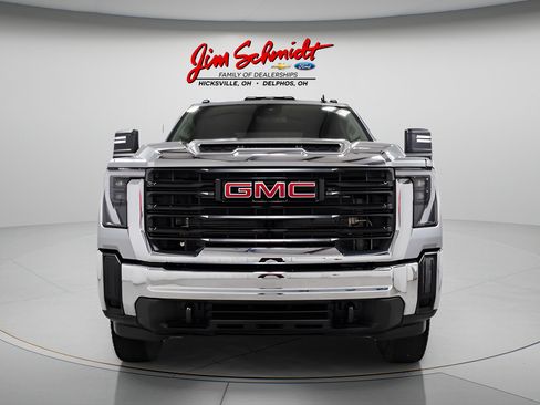 Used 2024 GMC Sierra 3500 Pro AWD/4WD image 2