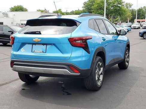 Used 2026 Chevrolet Trax LT w/ LT Convenience Package FWD image 3