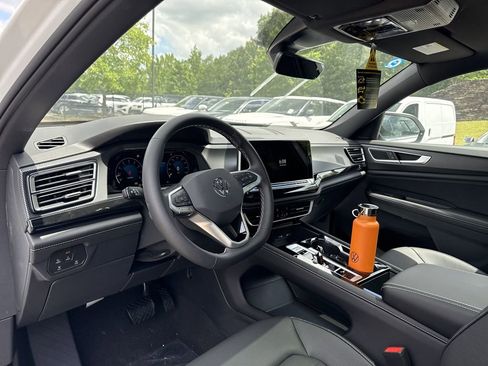 New 2025 Volkswagen Atlas Cross Sport SEL image 10