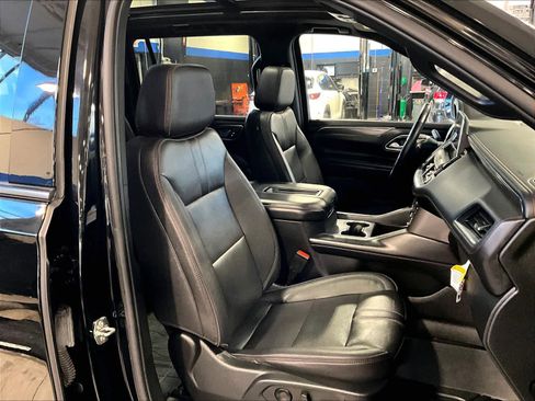 Used 2022 Chevrolet Suburban RST w/ Luxury Package image 11