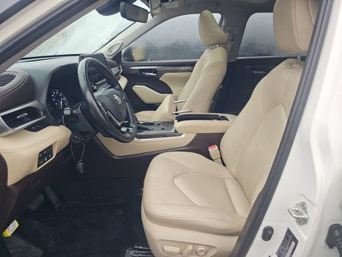 Used 2020 Toyota Highlander Limited FWD image 8