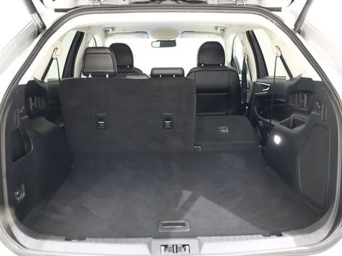 Used 2019 Ford Edge Titanium image 31