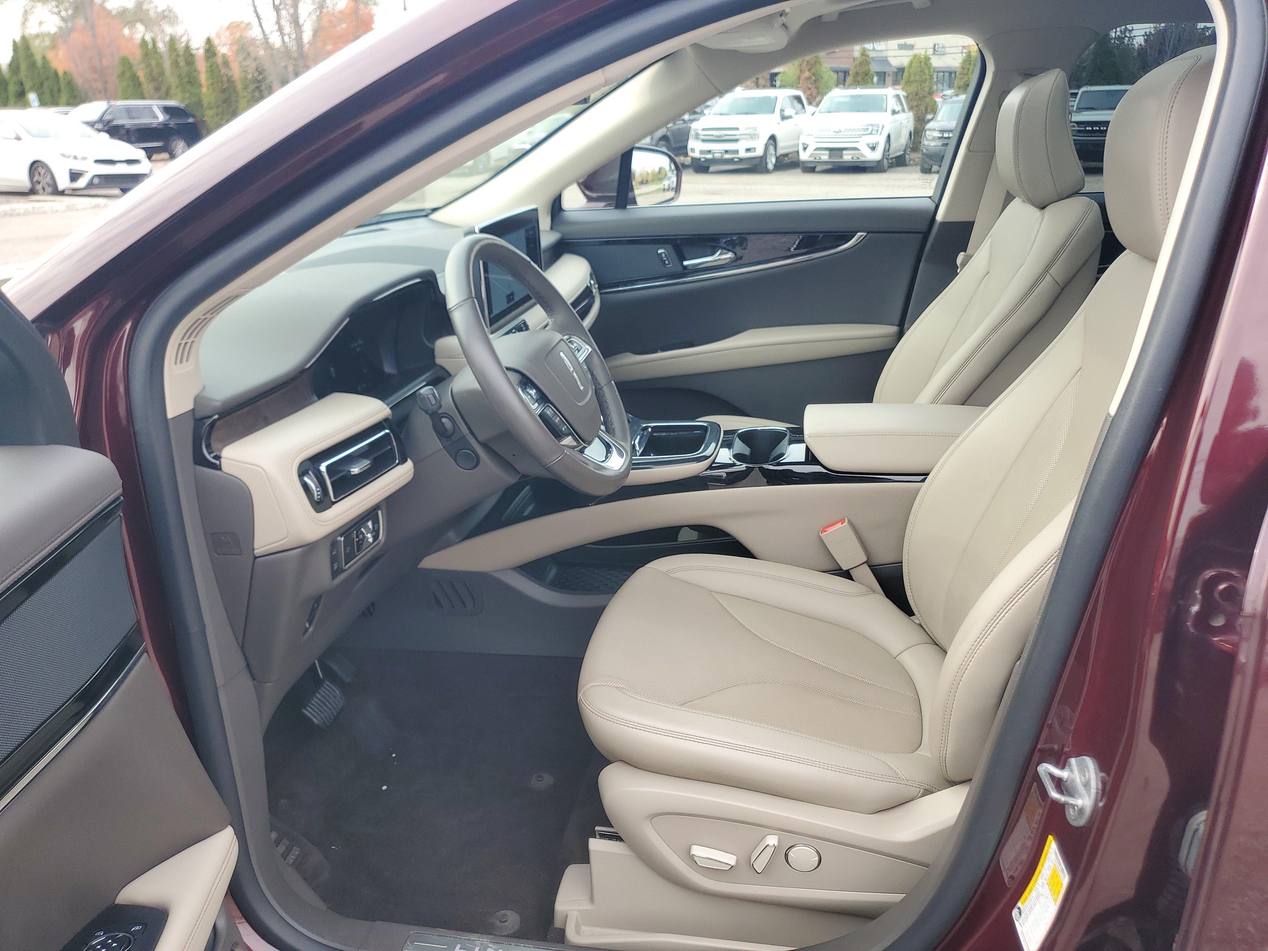 Used 2023 Lincoln Nautilus Reserve AWD/4WD image 12