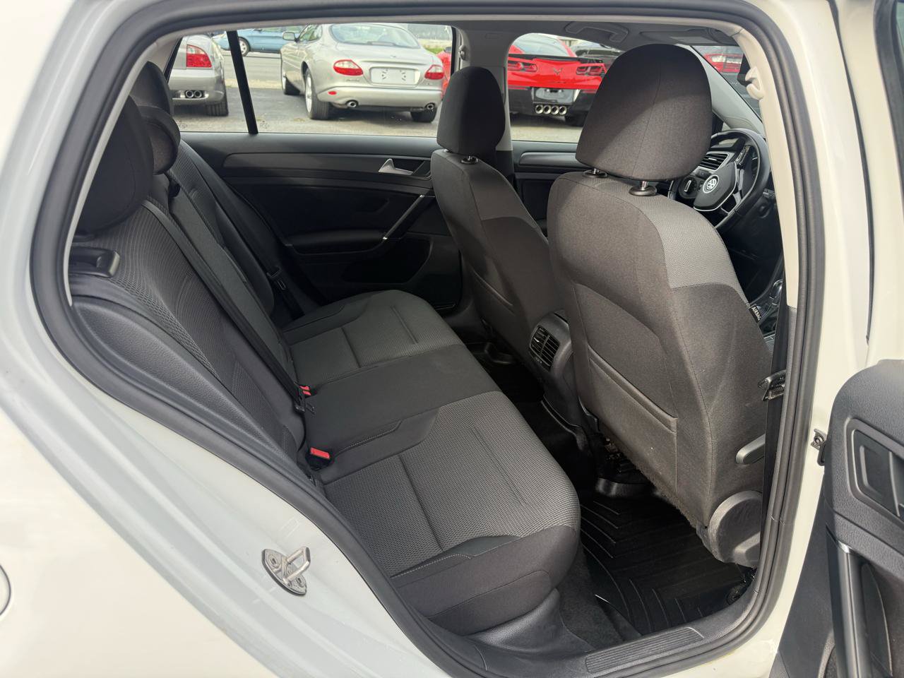 Used 2019 Volkswagen e-Golf SE w/ Driver Assistance Package FWD image 12