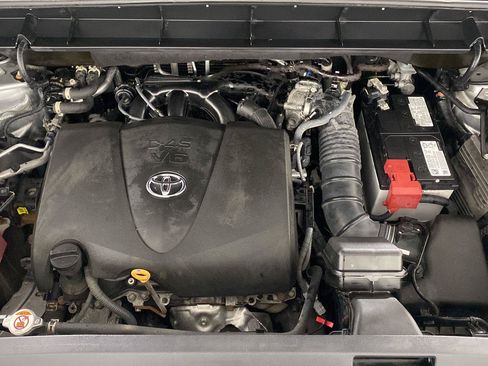 Used 2022 Toyota Highlander XSE AWD/4WD image 9
