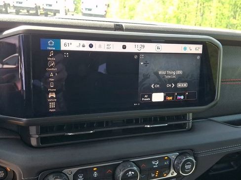 Used 2024 Jeep Wrangler Unlimited Rubicon w/ Technology Group AWD/4WD image 17