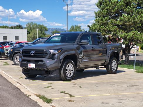 Certified 2025 Toyota Tacoma SR5 AWD/4WD image 2