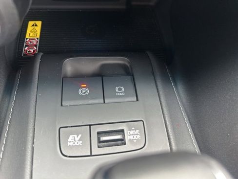 Used 2024 Toyota Venza LE image 18