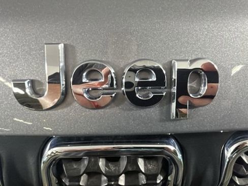 Used 2024 Jeep Compass Latitude AWD/4WD image 9