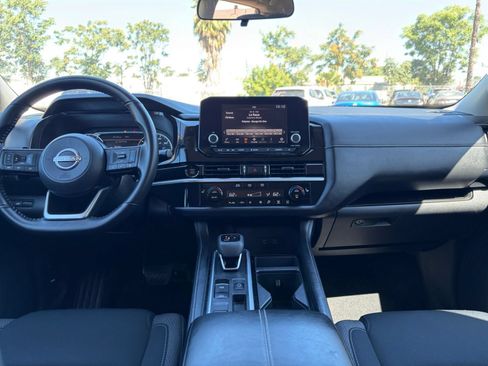Used 2025 Nissan Pathfinder SV FWD image 35