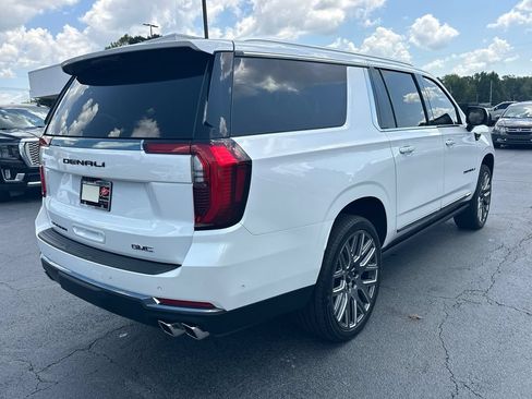 Used 2025 GMC Yukon XL Denali Ultimate w/ LPO, Floor Liner Package AWD/4WD image 6