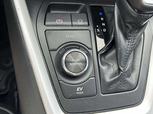 Used 2019 Toyota RAV4 Limited AWD/4WD image 21