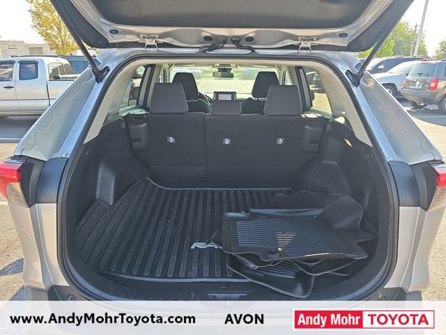Used 2022 Toyota RAV4 LE AWD/4WD image 12