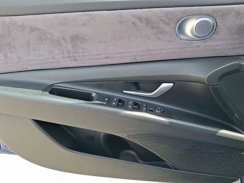 Certified 2025 Hyundai Elantra Limited FWD image 12
