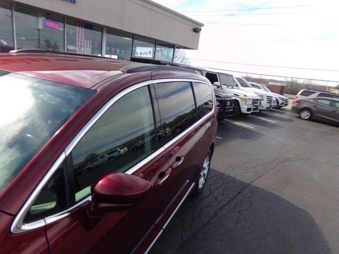Used 2017 Chrysler Pacifica Touring-L w/ Tire & Wheel Group FWD image 37